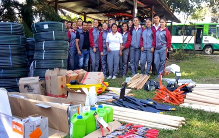 1.961 Estudiantes fueron beneficiados con herramientas agropecuarias en siete municipios del Departamento