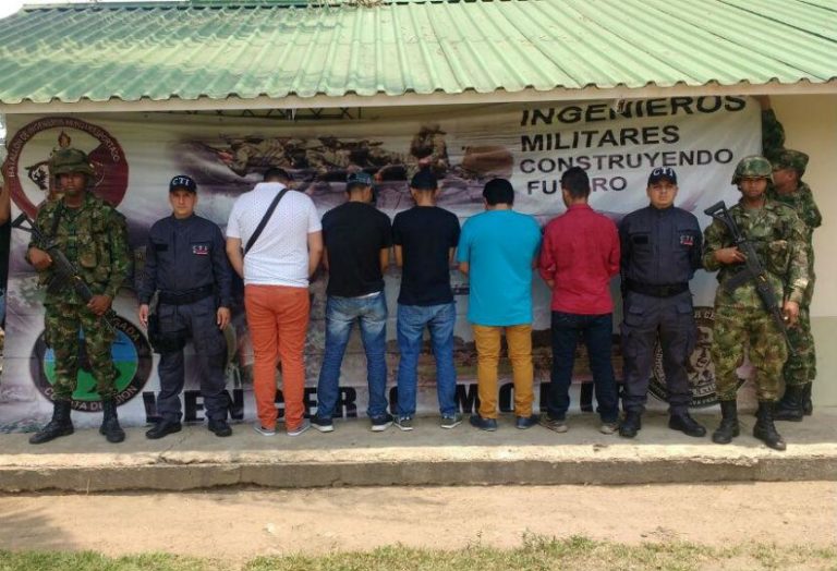 La banda era conocida como los Torres del Castillo, quienes supuestamente alquilaban vehículos que eran ofrecidos en internet y posteriormente los vendían. Foto: Fiscalía Meta