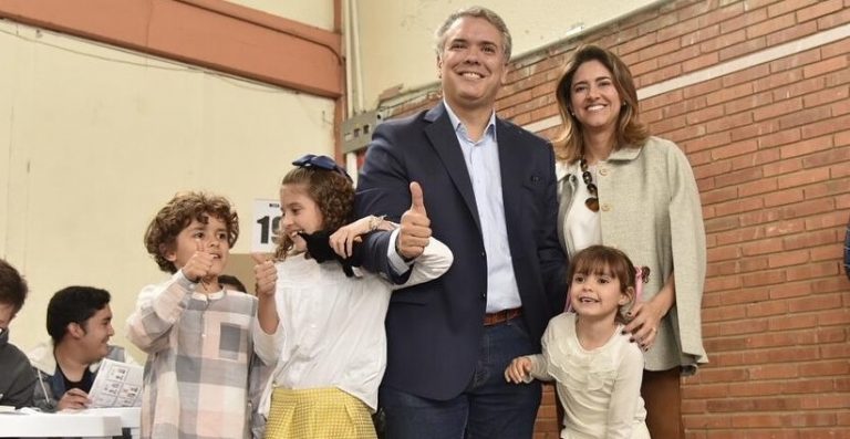DUQUE VOTA 2
