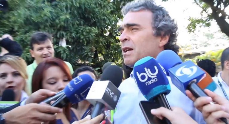 Sergio Fajardo, el primero en votar