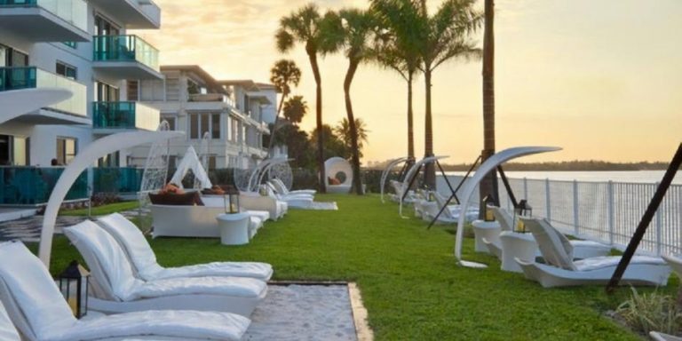 Así luce parte de Quarzo Luxury Boutique Hotel, en el lujoso sector de Bal Harbour, donde una noche puede costar hasta 1.000 dólares.  Foto: Archivo particular