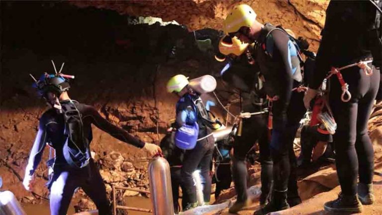 rescatados-los-ninos-entrenador-cueva-tailandia-1531224123672