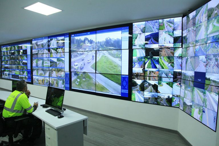 Policia invita a usar reflectivos Fotografía: MinTransporte