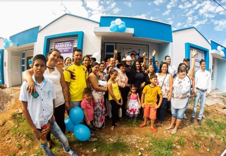 33 familias de Villanueva estrenaron vivienda