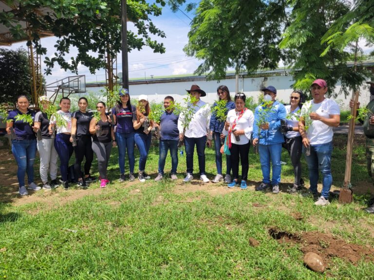 La comunidad participa en Salgamos al Parque