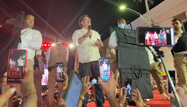 Gustavo Petro, cierre en barranquilla. Foto Blu radio