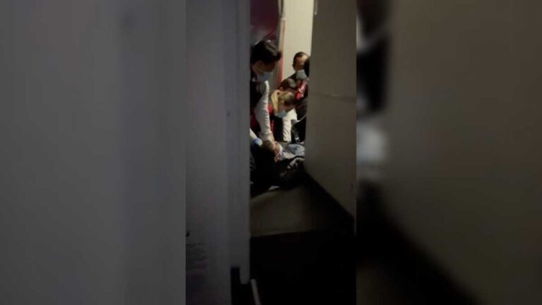 Pasajero de Avianca intenta abrir la puerta en pleno vuelo