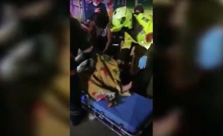 nacimiento de bebé ayudaod por Policia Foto: twitter: @PoliciaBogota