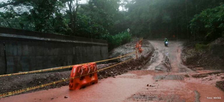 kilómetro 83+450 y el kilómetro 83+550 de la vía Pipiral - Villavicencio, (antigua vía al Llano)
