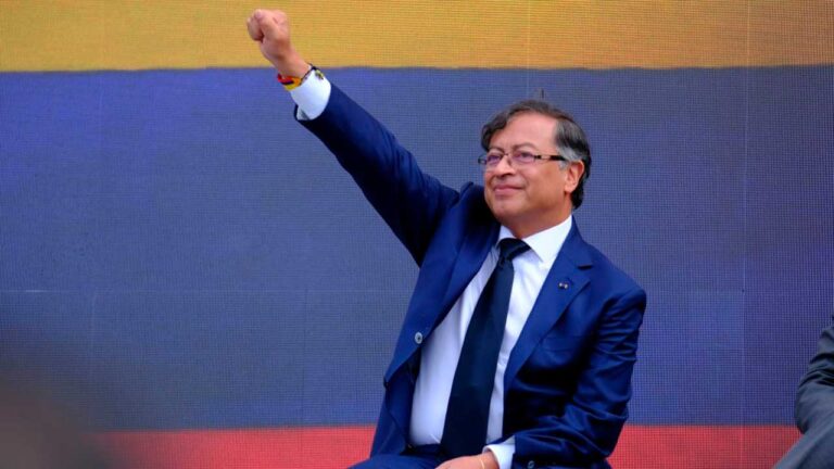 El Presidente Gustavo Adolfo Petro Urrego inició este domingo 7 de agosto su mandato en medio de una multitudinaria reunión de colombianos y colombianas de todos los sectores y regiones. Foto: Nelson Cárdenas - Presidencia