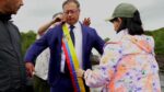 Gustavo Petro con la banda presidencial