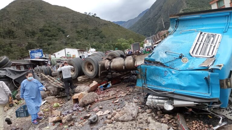Tractomula accidentada en Arcabuco, foto Fernanda Beltrán