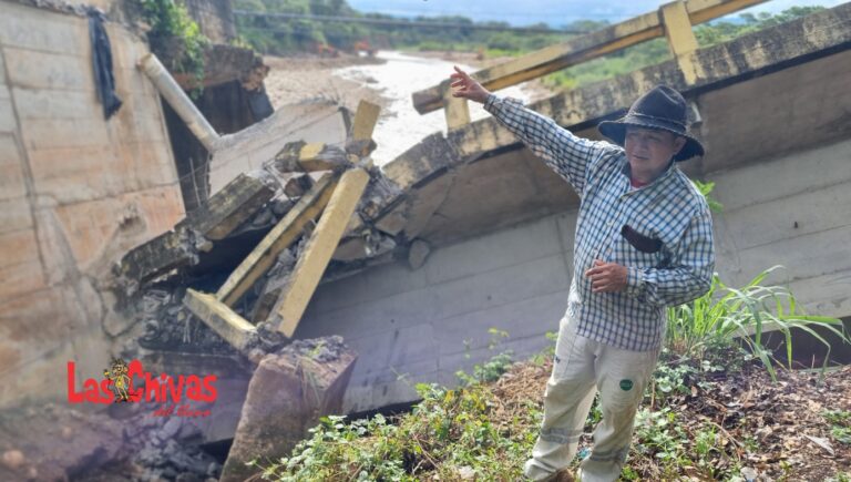 Puente caído río Ariporo en Casanare