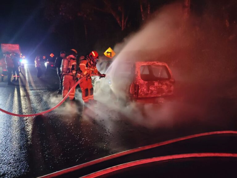 Incendio de vehículo en el sitio Boquerón-Unete en Aguazul