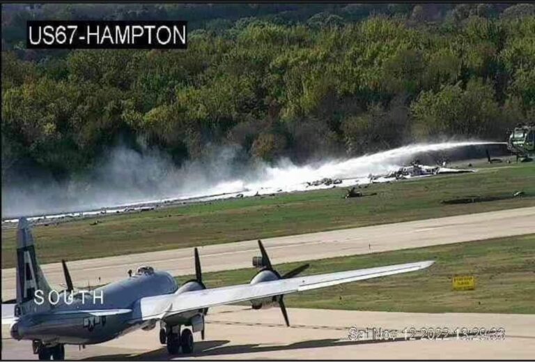 Dos aviones chocaron durante un show aéreo en Dallas