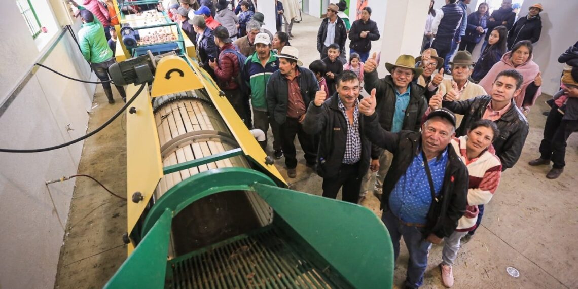 Gobernador de Boyacá llegó a Pesca con inversiones para el agro y la educación