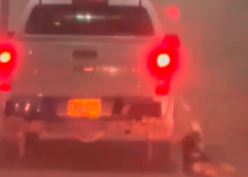 Ubican al responsable de arrastrar a un perro en una camioneta