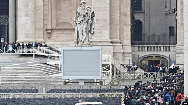 Despiden a Benedicto XVI