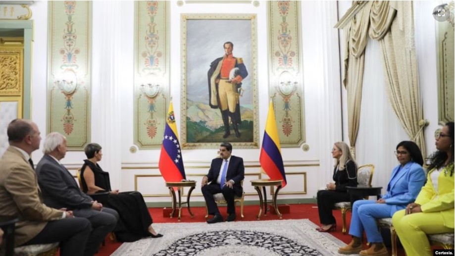 Verónica Alcocer en su visita a Maduro