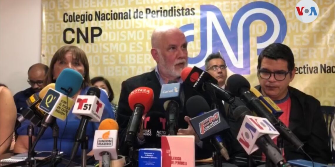 Periodistas venezolanos rechazan curso de instituto del gobierno para hacerse reportero en tres meses