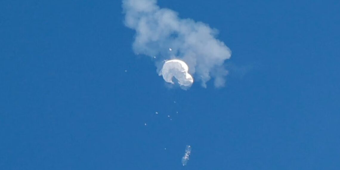 Estados Unidos derriba globo chino sobre el Atlántico