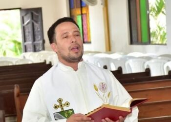Sacerdote que entró a un bar en Medellín con otra persona, murió en extrañas circunstancias
