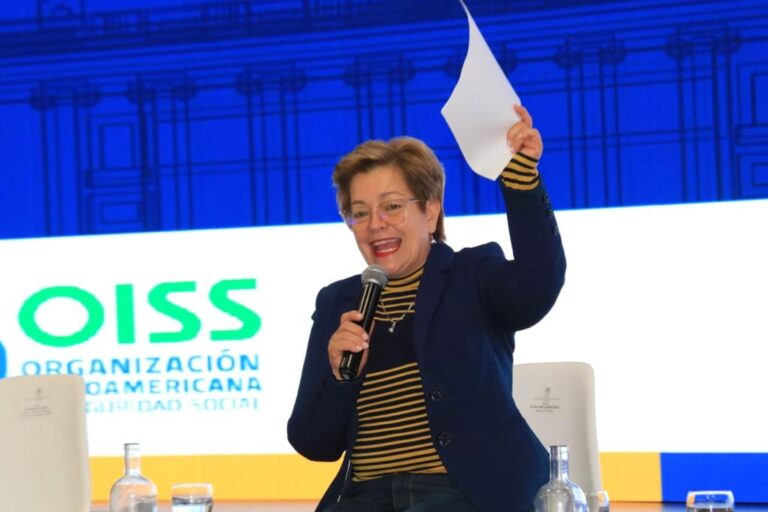 La ministra del Trabajo, Gloria Inés Ramírez,