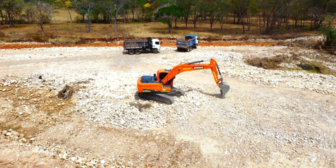 Canal y jarillón de 300 metros en el río Guachiría en Paz de Ariporo