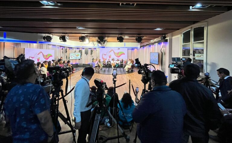 La ministra del Trabajo, Gloría Inés Ramírez durante el evento