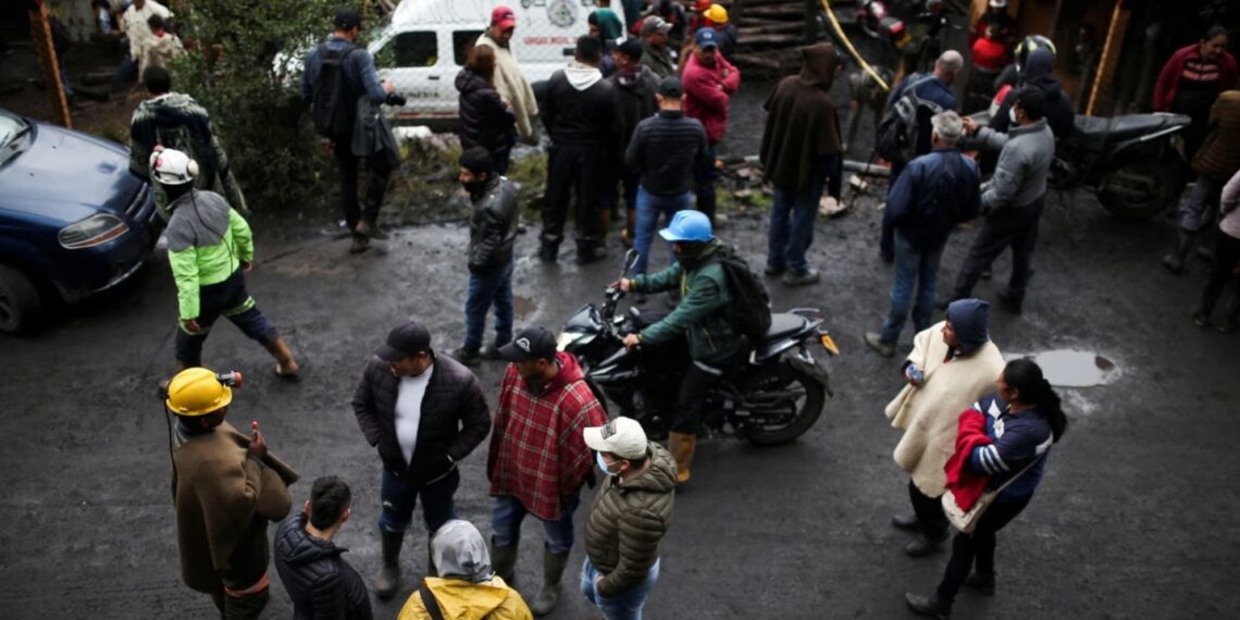 11 muertos y 10 mineros atrapados por la explosión de minas en Sutatausa