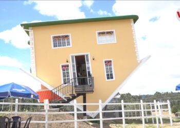 La Casa al Revés, una atracción en Colombia que desafía la gravedad y el sentido
