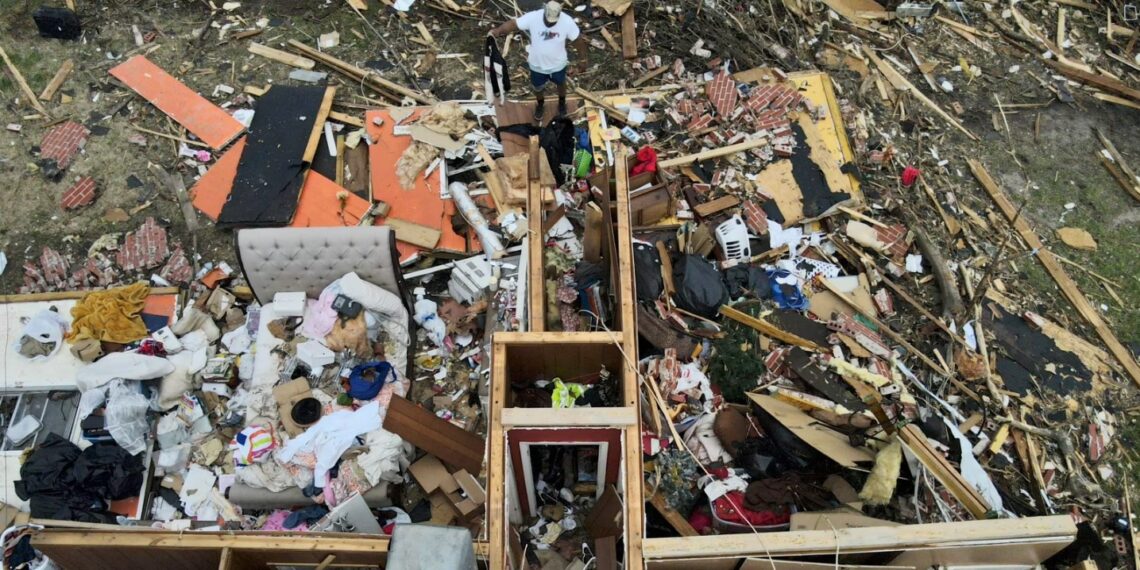 Abrumadora recuperación en curso en Mississippi devastado por tornados