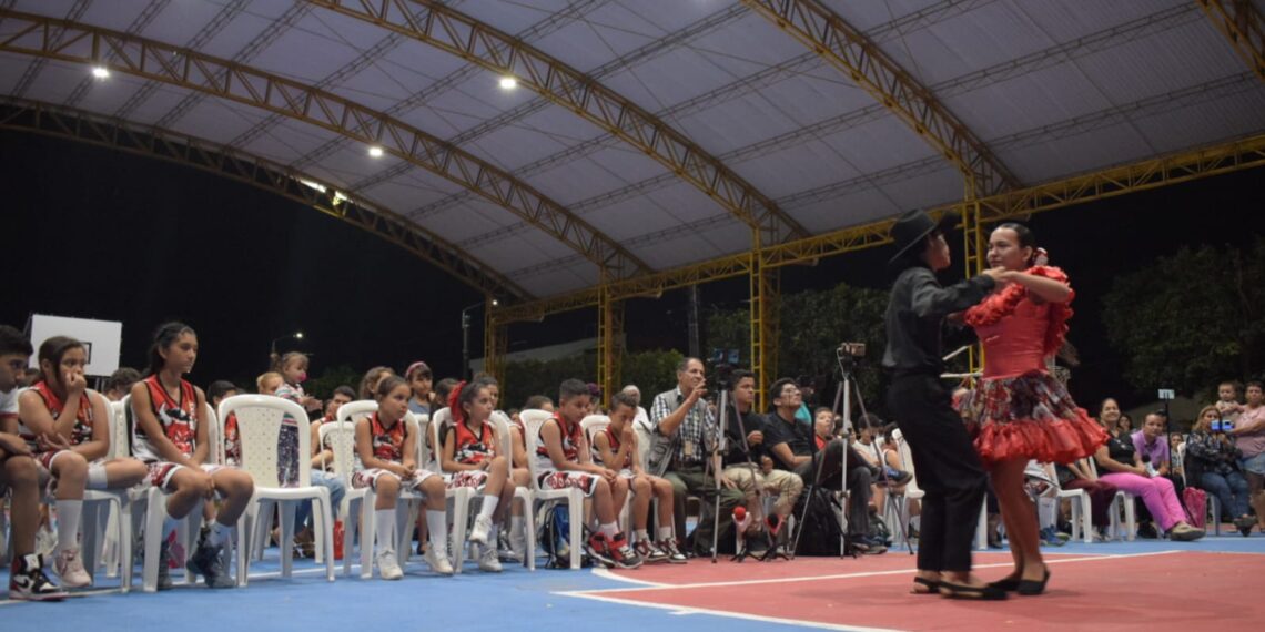 Con iluminación led en la cancha del barrio El Yopo, buscan ahuyentar a los ladrones