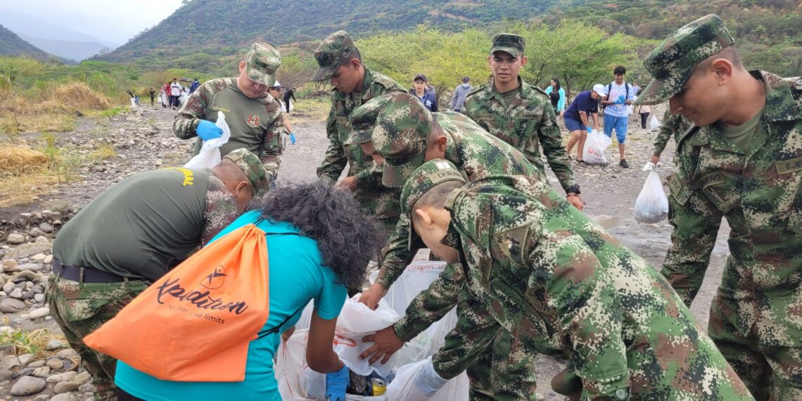 Ejército Nacional realizó jornada ambiental en el Río Cravo Sur