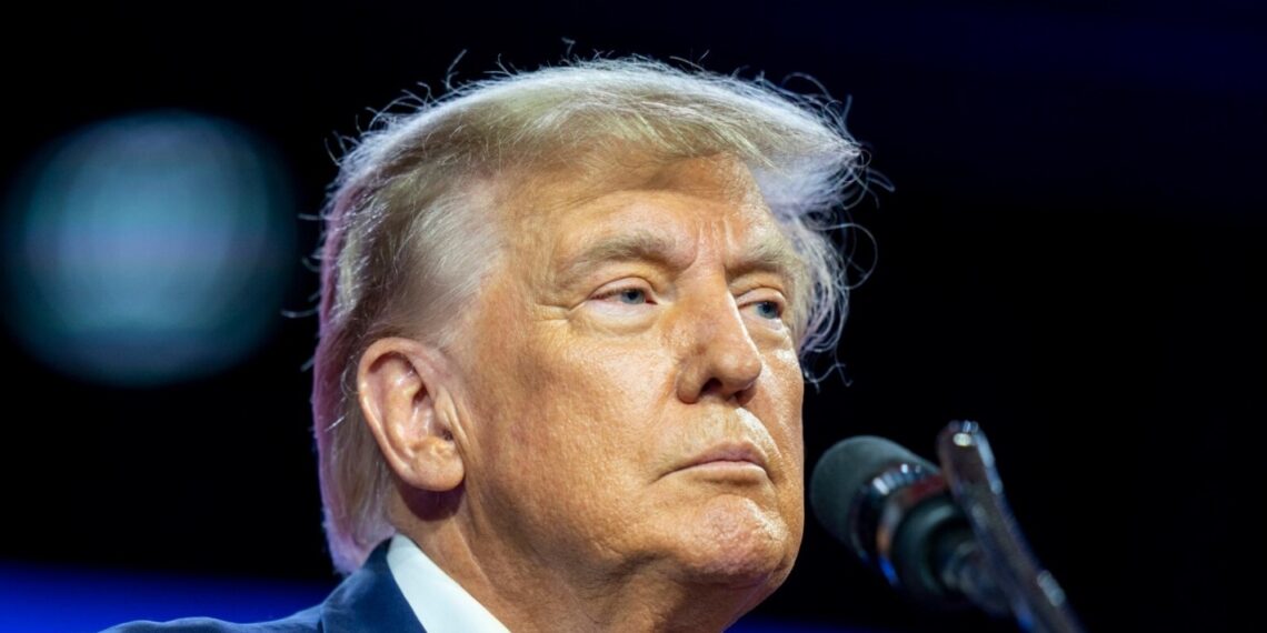 Trump dice que será detenido el martes, exhorta a seguidores a protestar