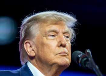 Trump dice que será detenido el martes, exhorta a seguidores a protestar