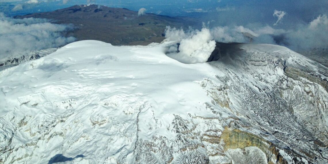 Alerta roja en red hospitalaria del Tolima por posible erupción del Nevado del Ruiz