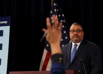 Fiscal detalla conductas «delictivas» que llevaron a presentar 34 cargos contra Trump