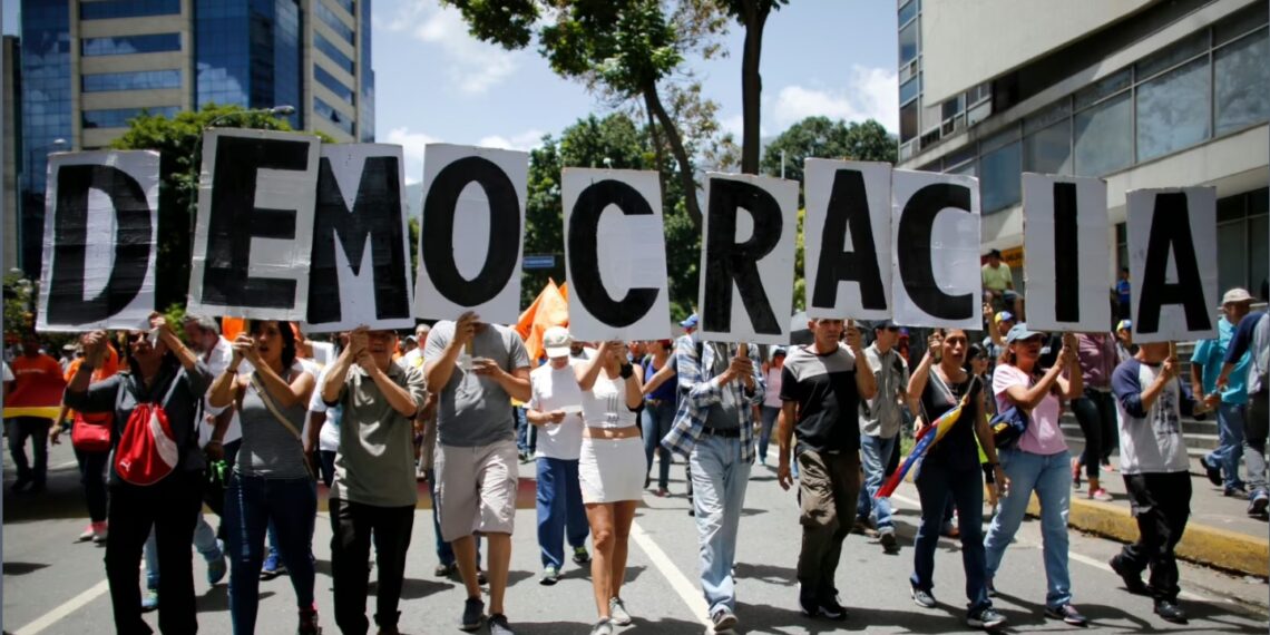 Propuesta de Petro de «cero sanciones» a Venezuela genera reacciones de la oposición