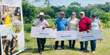 Tres familias de El Dorado, Meta, inician proyectos productivos en tierras restituidas