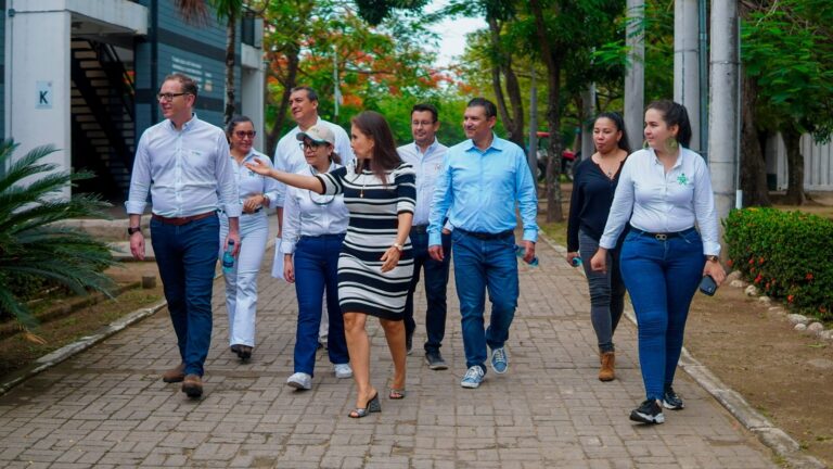 Visita al SENA de  Josh Share Vicepresidente sénior Parex
