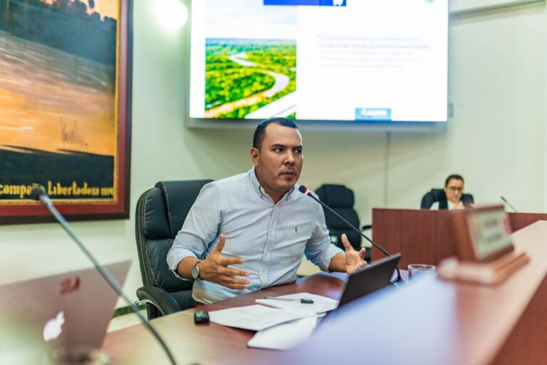Vladimir Olaya, representante a la Cámara, en la Asamblea