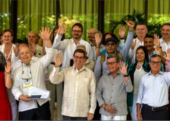Colombia: El gobierno y el ELN dialogan en Cuba en busca de un cese al fuego