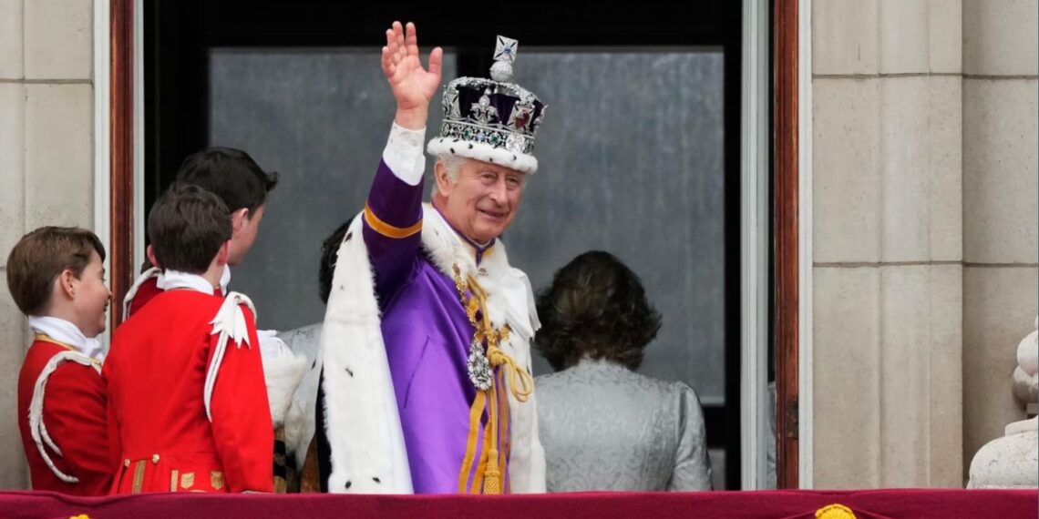 Carlos III coronado rey de Inglaterra en histórica ceremonia en Westminster