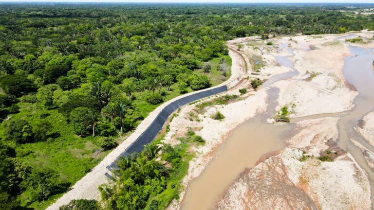Se construye un Dique de 3 km sobre el río Pauto