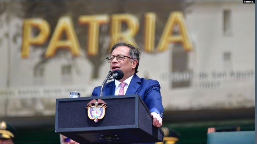 El presidente Gustavo Petro en la ceremonia de ascenso a subtenientes ‘Curso General Jorge Duarte Blum’. [Foto: Presidencia de Colombia]