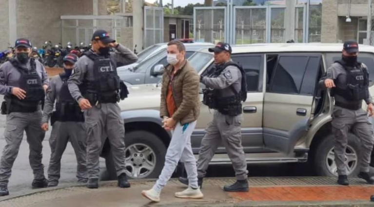 Jhonier leal conducido por el CT (Infobae)