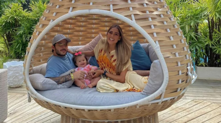 Camila Avella y su familia
