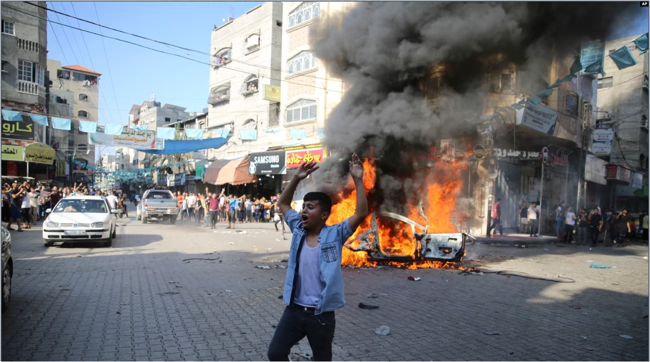 Los gobernantes militantes de Hamas en la Franja de Gaza llevaron a cabo un ataque en múltiples frentes sin precedentes contra Israel al amanecer el sábado, 7 de octubre de 2023. (Foto AP/Ali Mahmud)