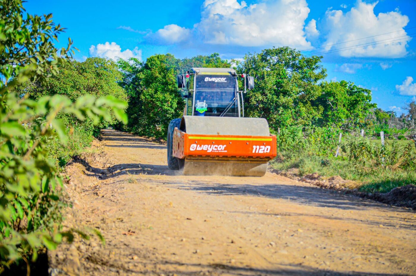 Se mejora la movilidad a campesinos en Aguazul (2)